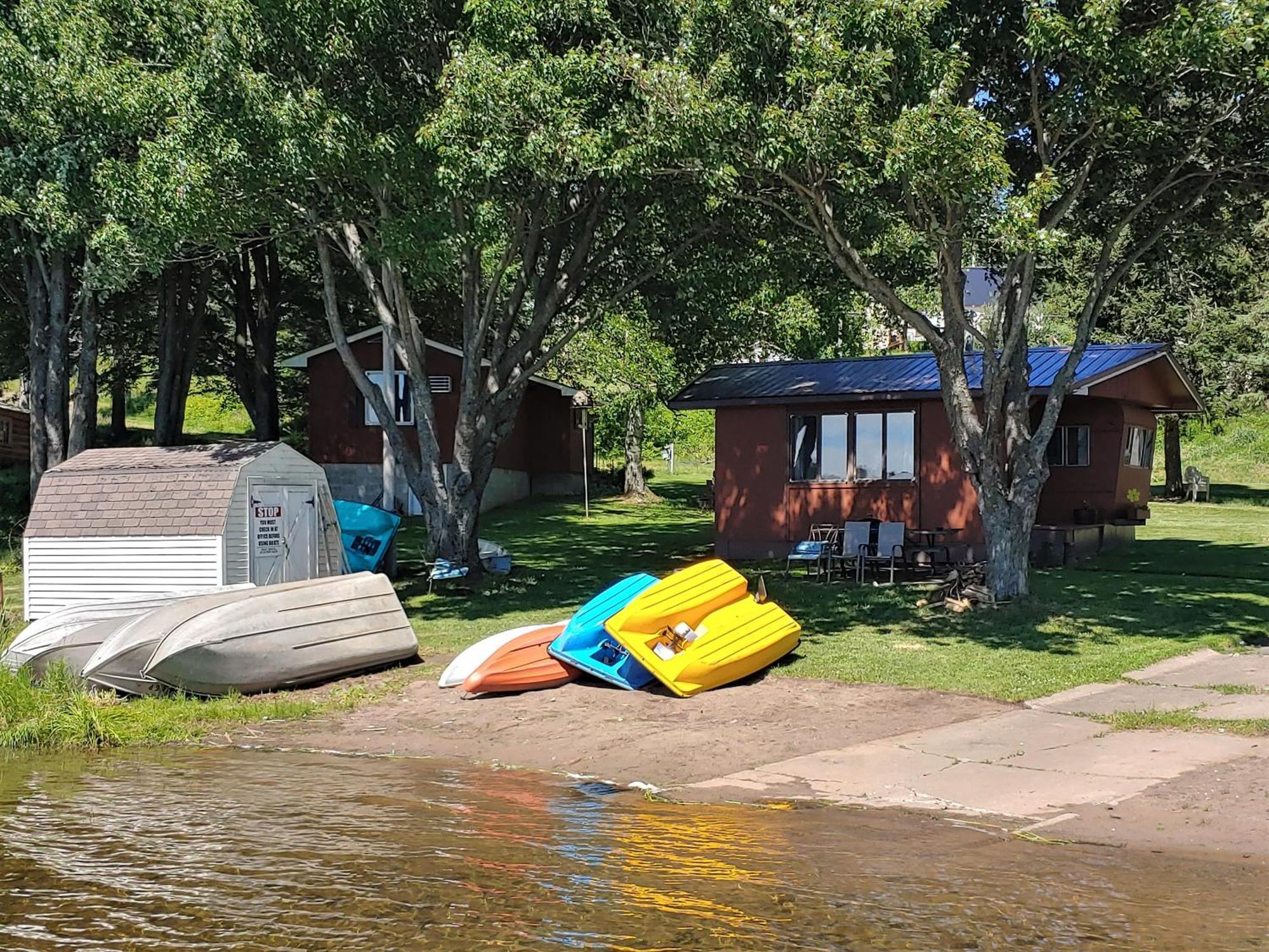Lakeshore Motel Ice Lake Iron River Екстер'єр фото