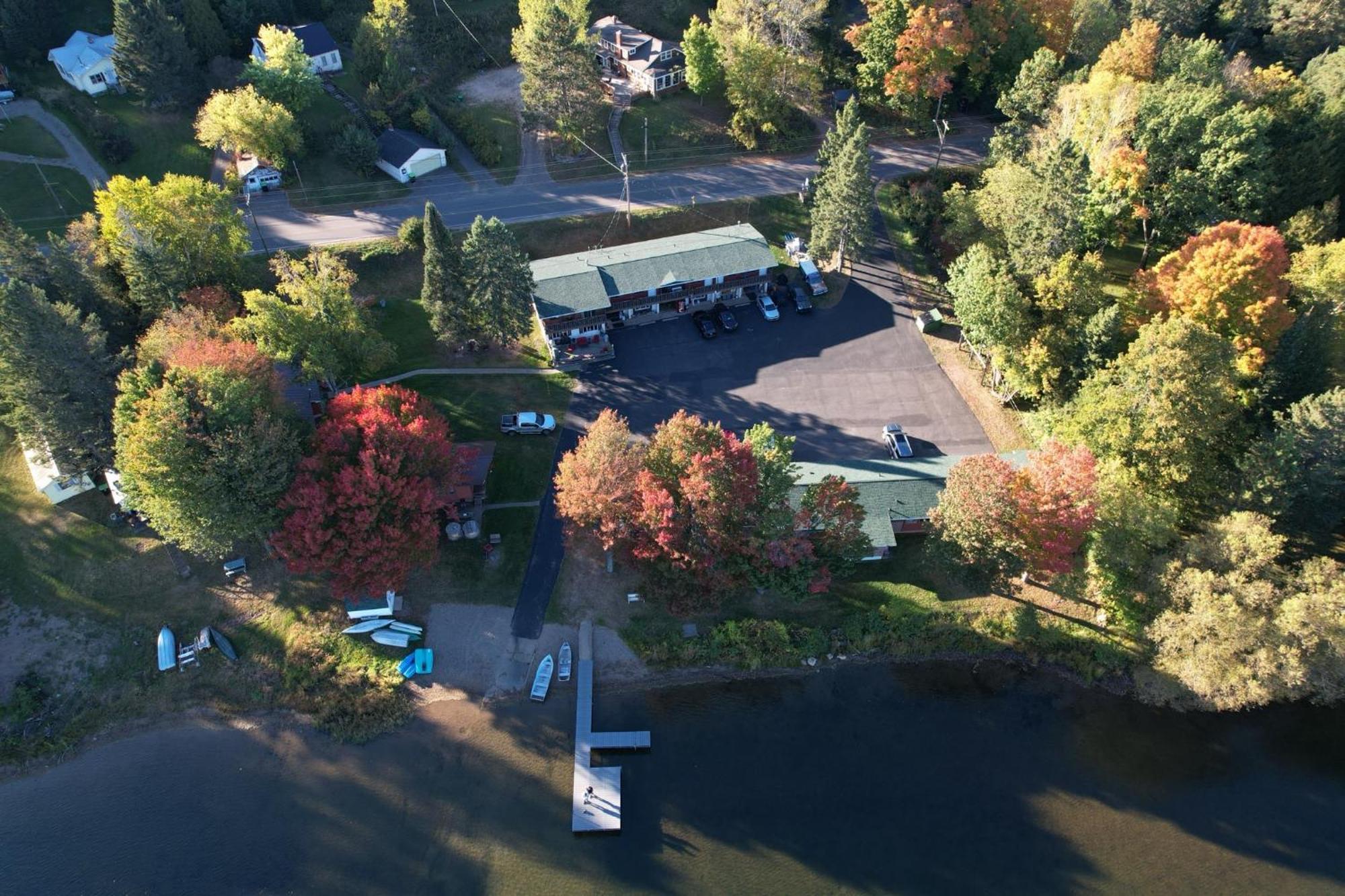 Lakeshore Motel Ice Lake Iron River Екстер'єр фото