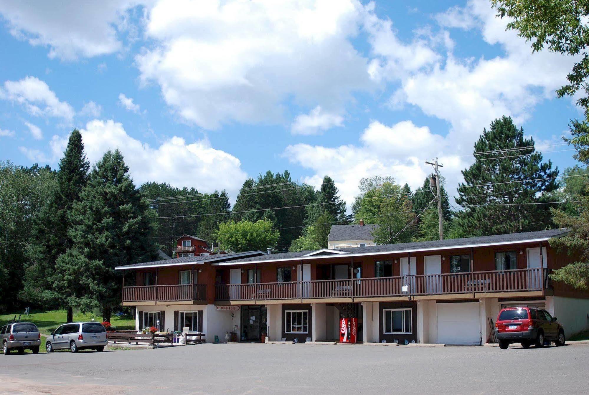 Lakeshore Motel Ice Lake Iron River Екстер'єр фото